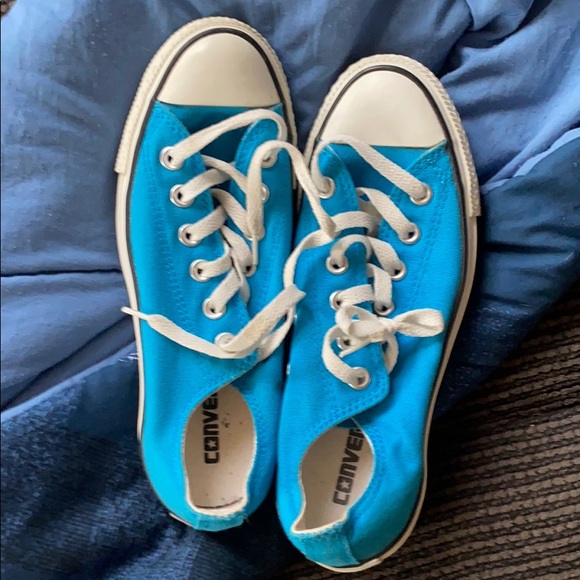 Women’s blue low top converse - Picture 1 of 3